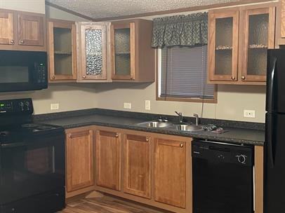 853 Spring St - Photo 2 of 6