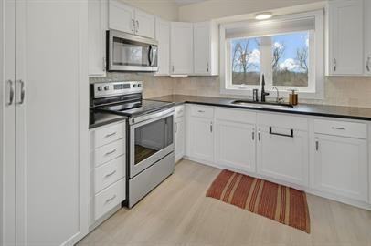 49 Davis Rd - Photo 3 of 11