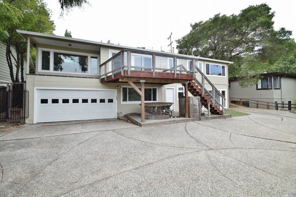 4 Timothy Ave - Photo 2 of 24