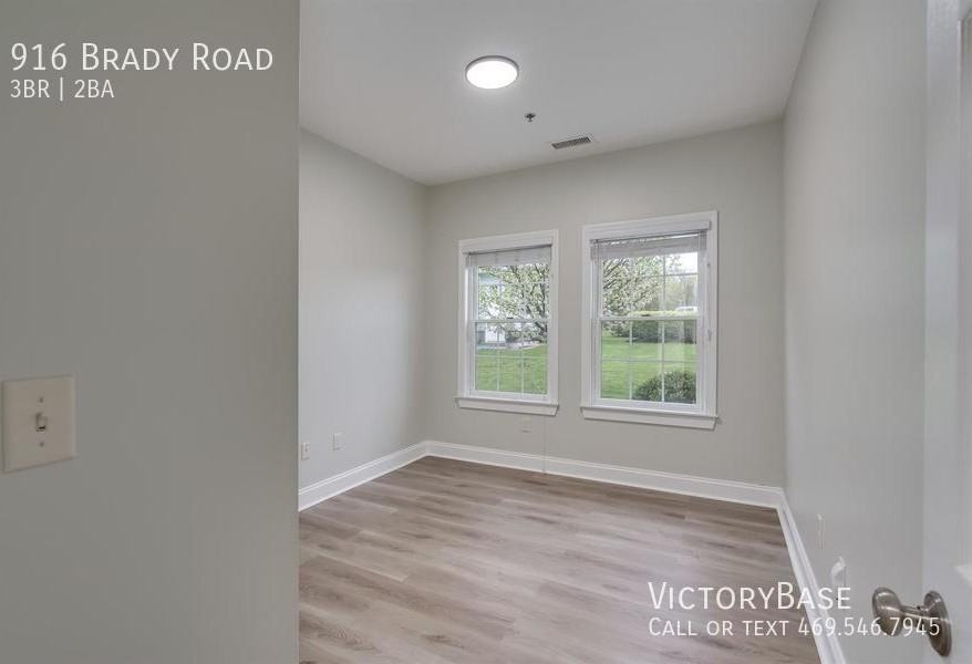 916 Brady Rd - Photo 3 of 30