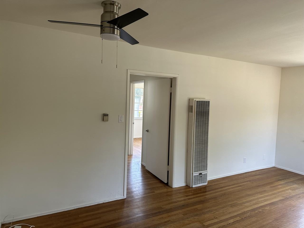 1843 1/2 Linda Rosa Ave - Photo 3 of 11