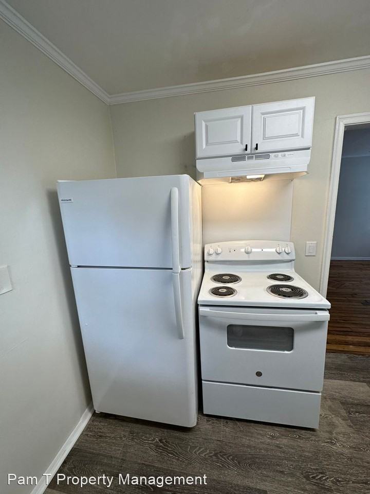 1130 E 53rd St - Photo 3 of 11