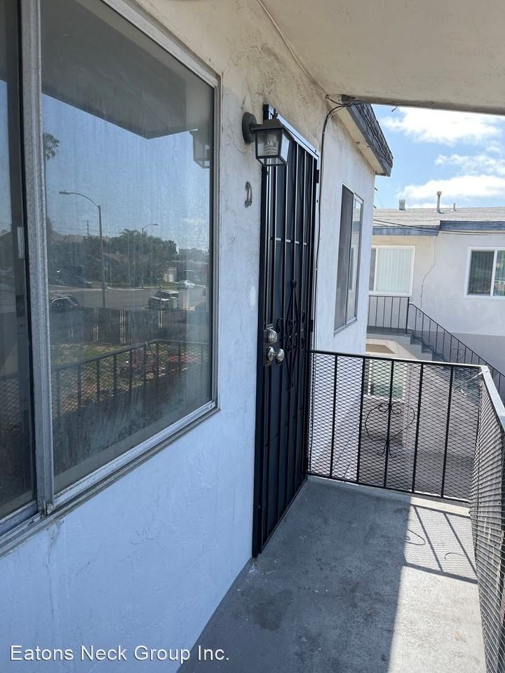 4178 SWIFT AVENUE - Photo 2 of 12