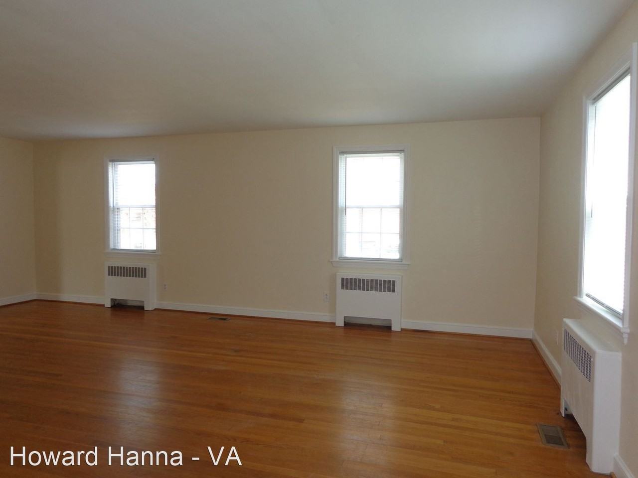 7215 Midfield St - Photo 3 of 37