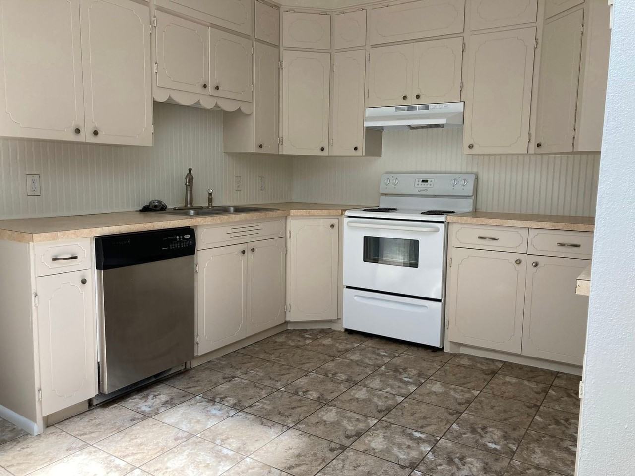 203 Ne Johnson St - Photo 2 of 33