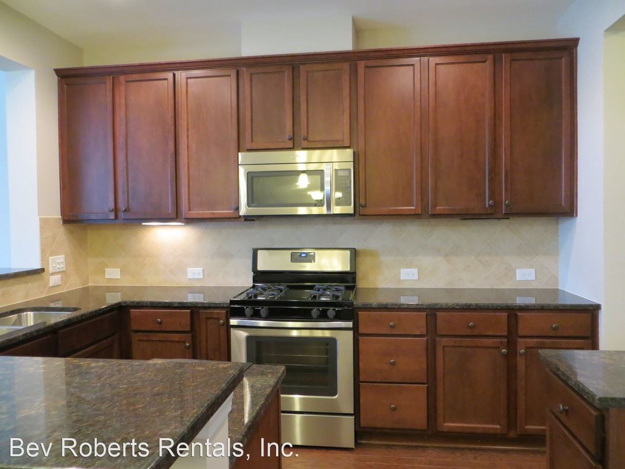 547 Libson St - Photo 2 of 11