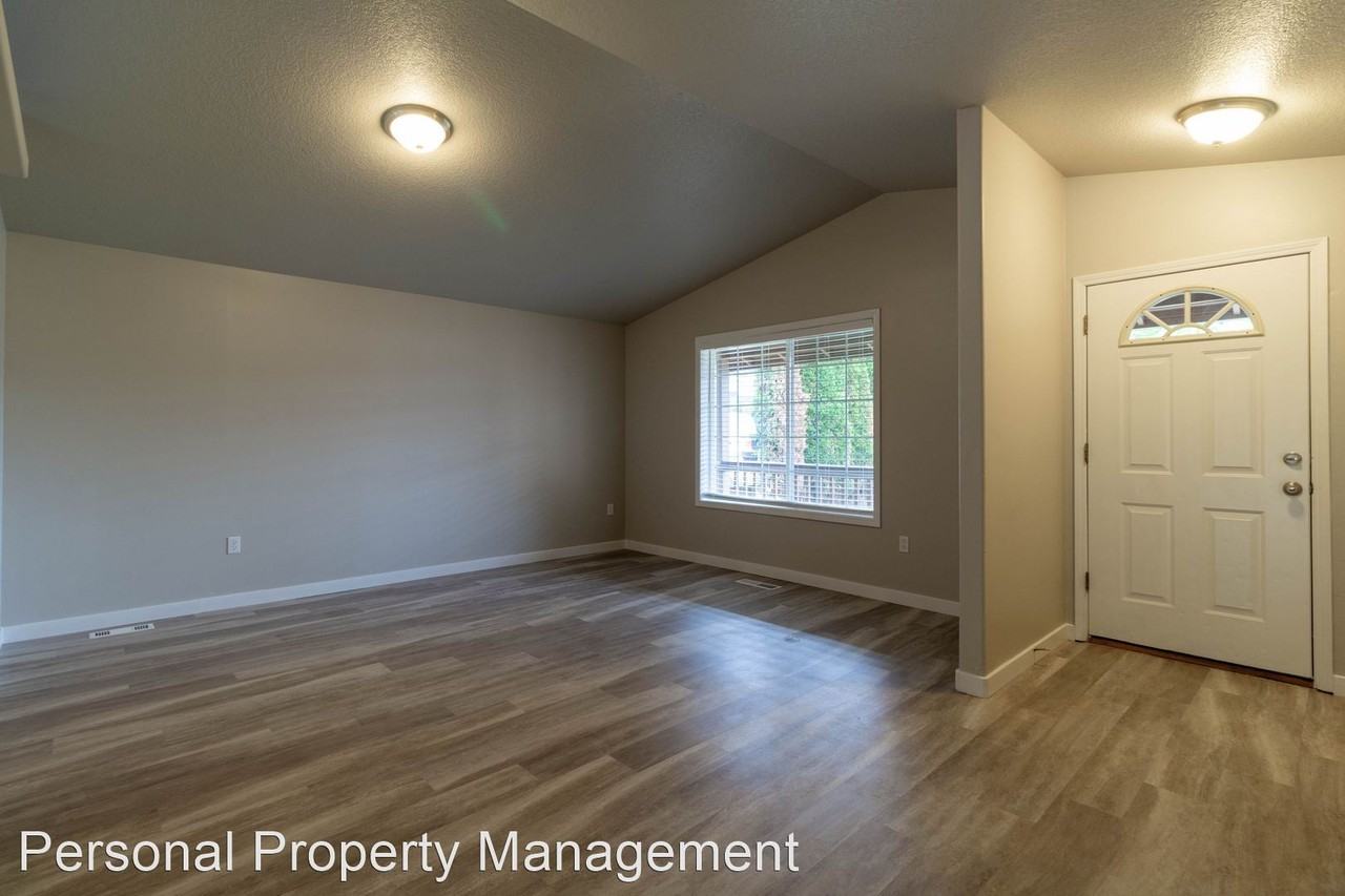 10028 Ne 19th St - Photo 2 of 15