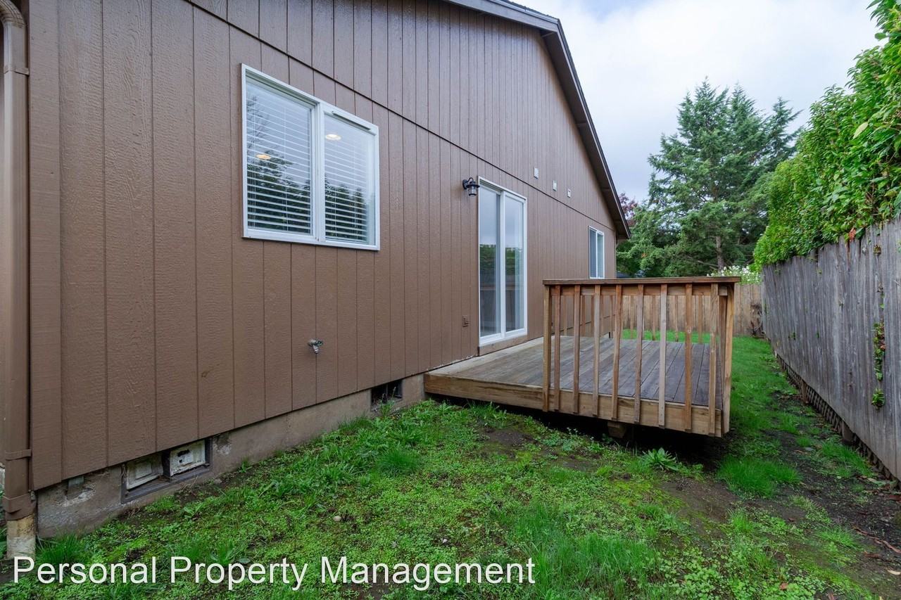 10028 Ne 19th St - Photo 3 of 15