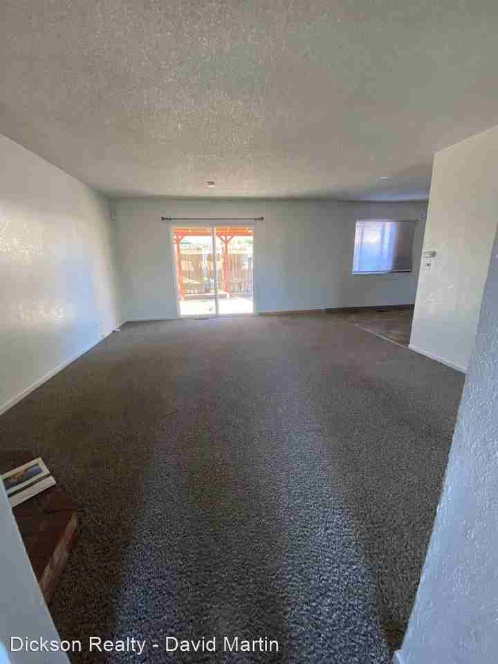 373 Nader Way - Photo 2 of 15