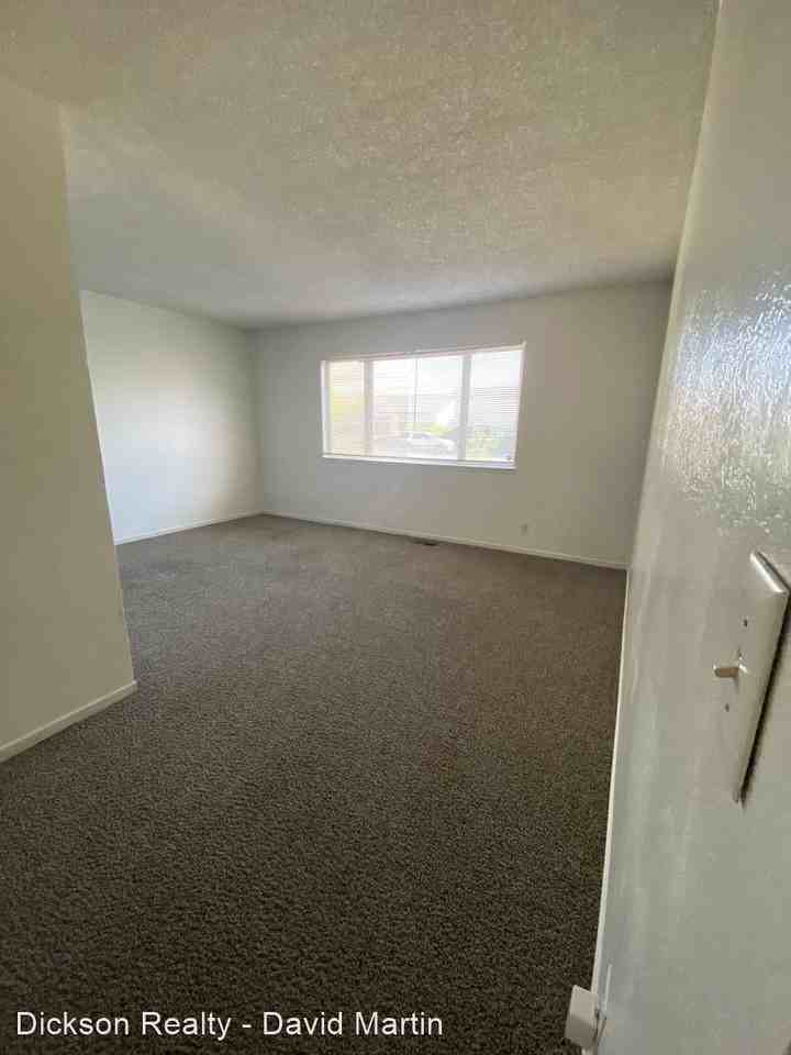 373 Nader Way - Photo 3 of 15