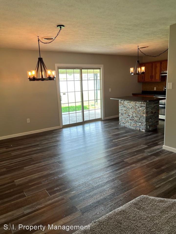 2208 Jennifer Ln - Photo 3 of 18
