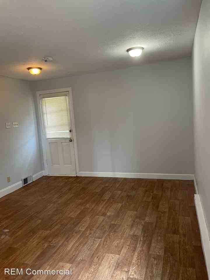 2876 Hudson Dr - Photo 3 of 9