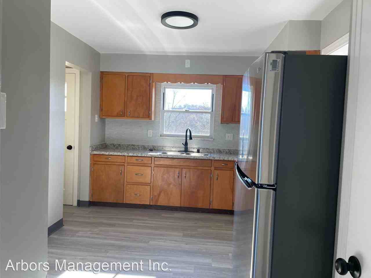 409 Vineyard Dr - Photo 2 of 11