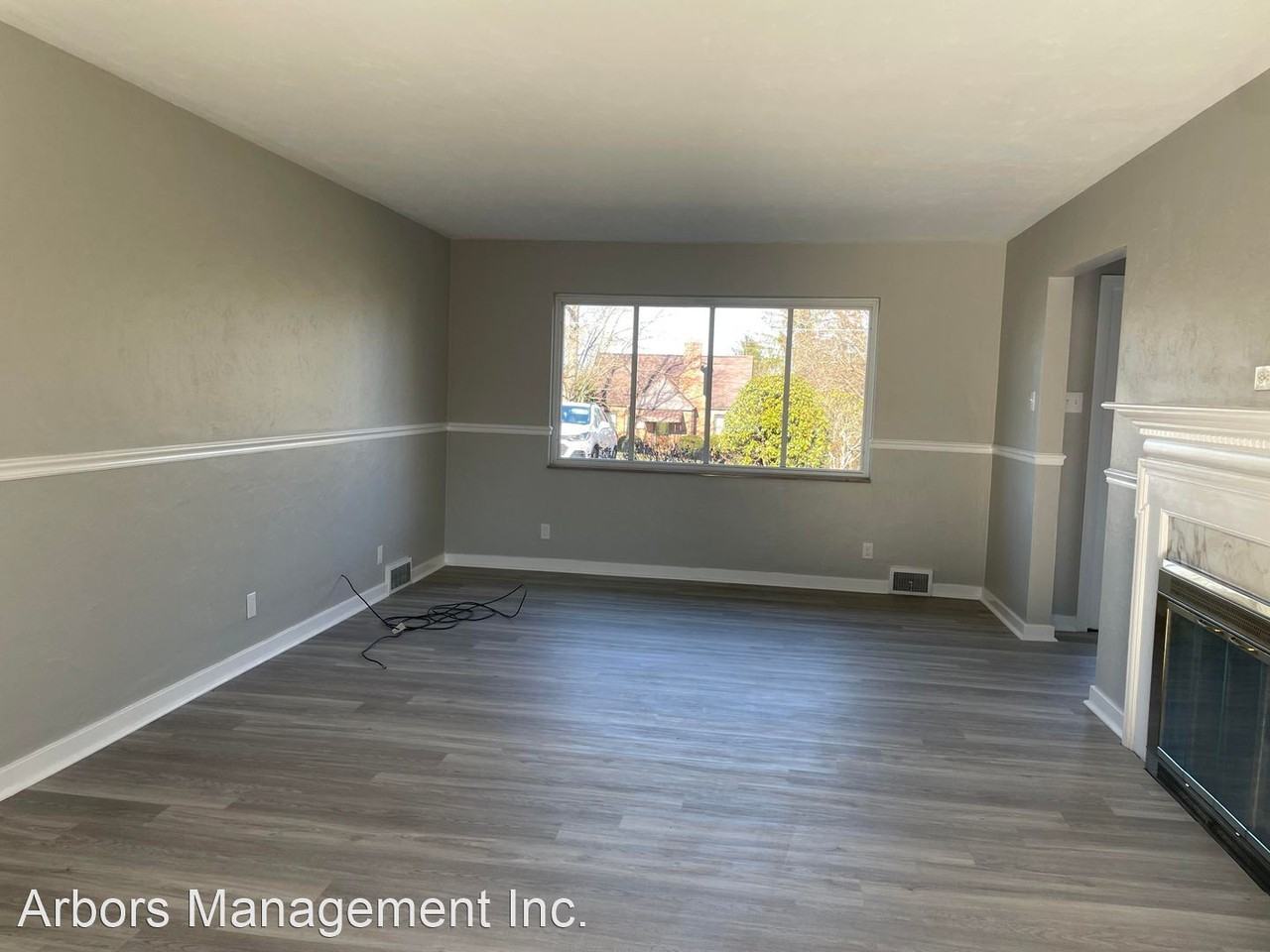 409 Vineyard Dr - Photo 3 of 11