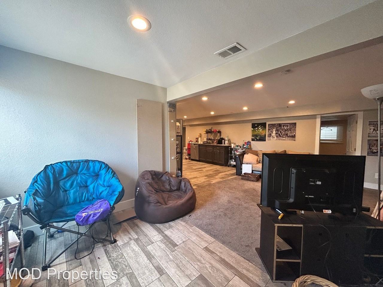 5335 Newton St - Photo 3 of 25