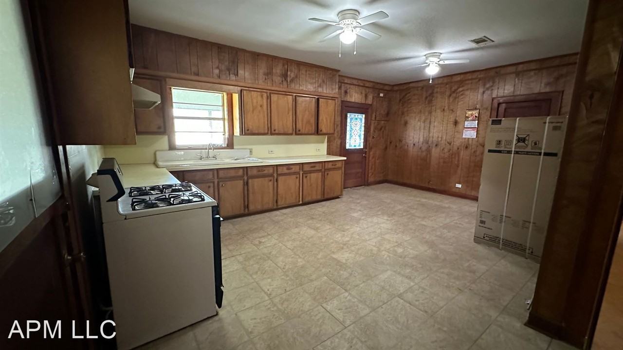 208 Hodge St - Photo 3 of 13