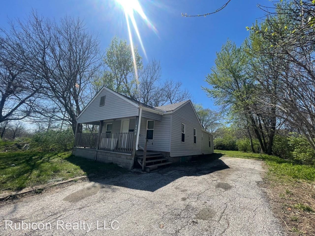 4446 Kensington Ave - Photo 2 of 14