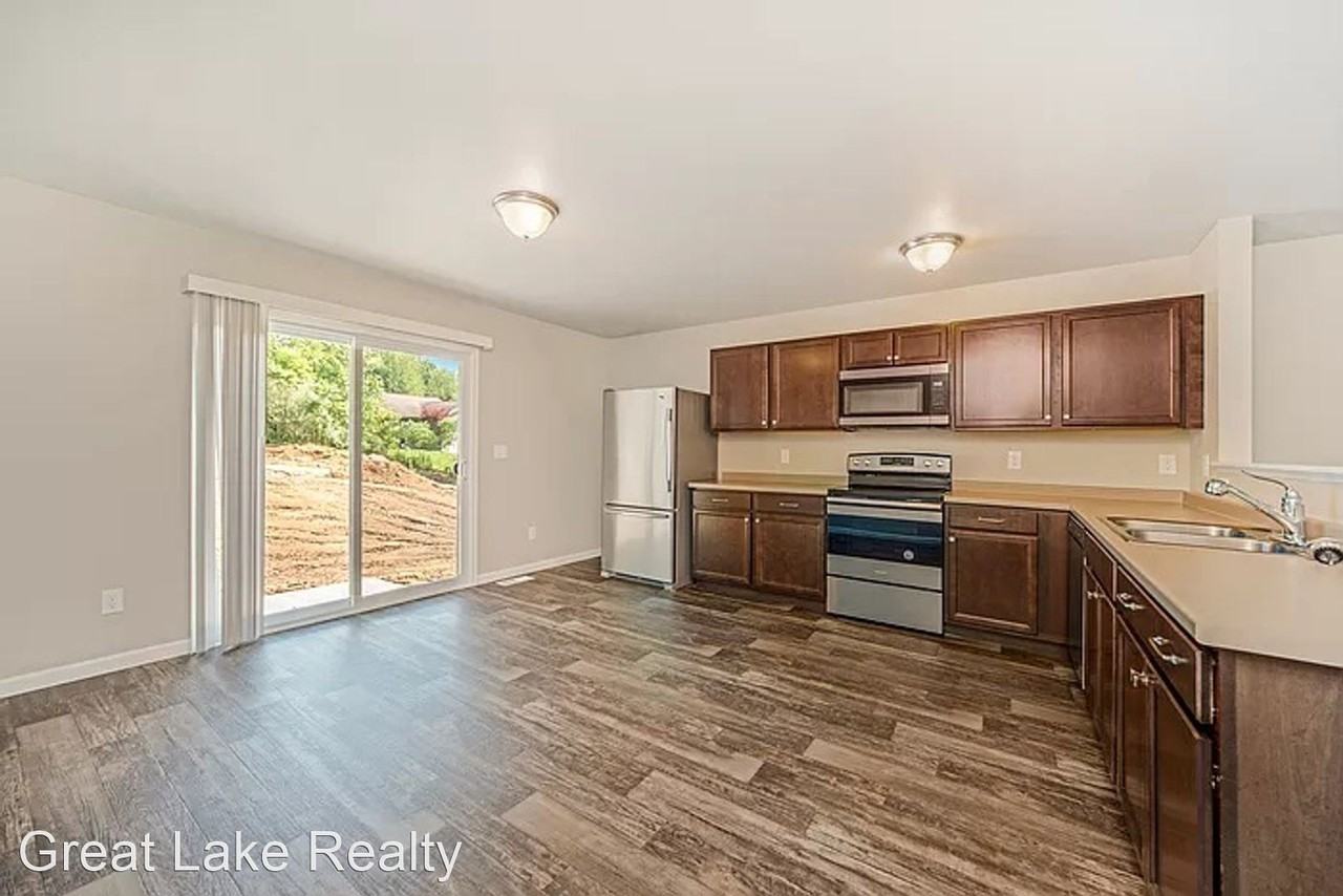 425 Oak Hill Ct - Photo 2 of 19