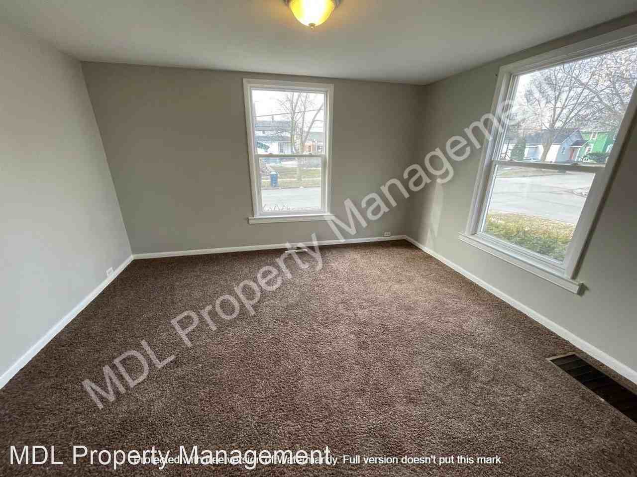200 N Sheridan St - Photo 3 of 17