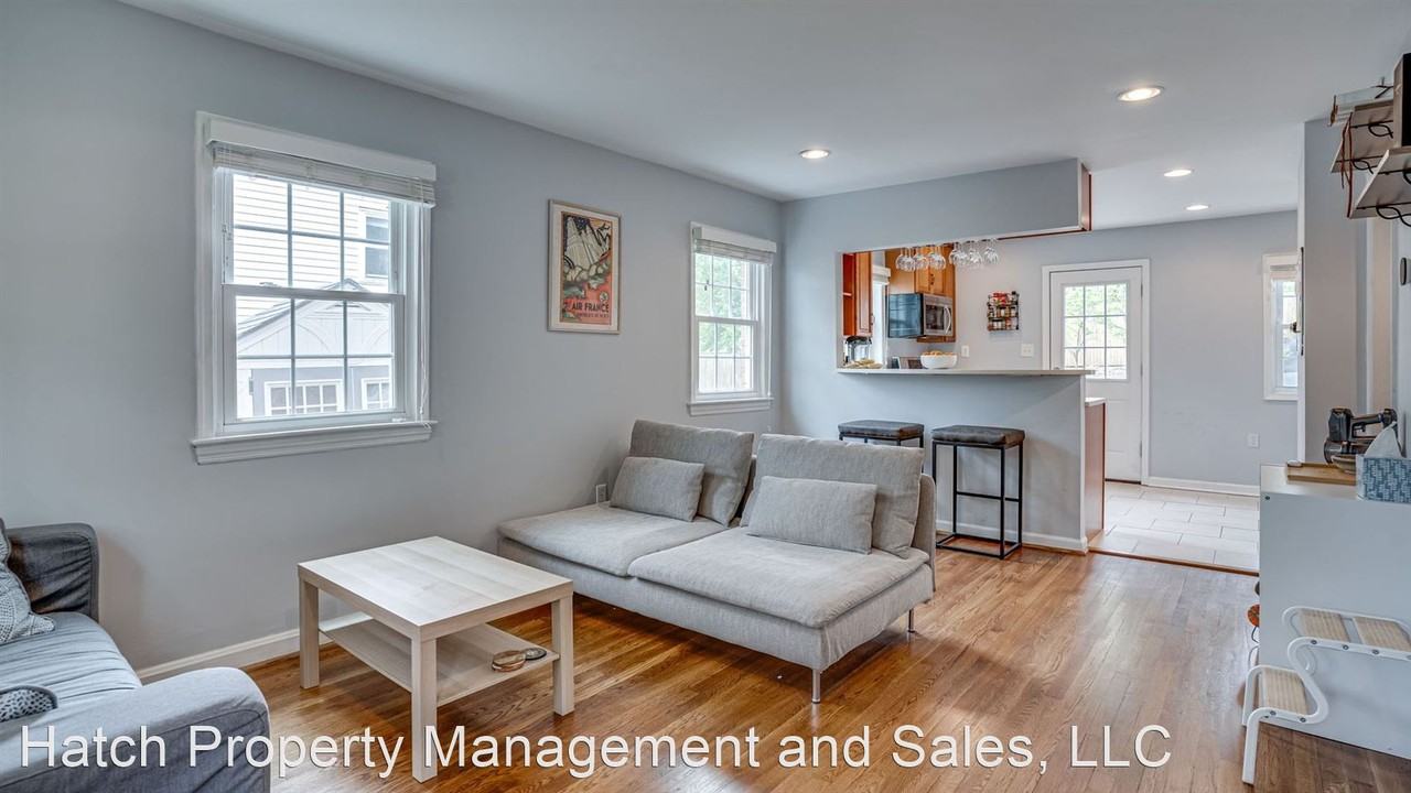 2325 Fairview Ter - Photo 3 of 33