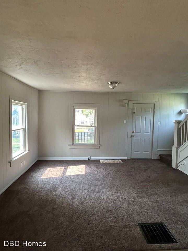 724 Hamilton Ave - Photo 2 of 7