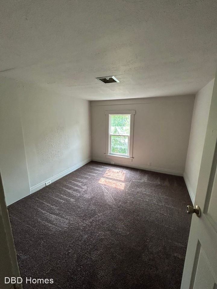 724 Hamilton Ave - Photo 3 of 7