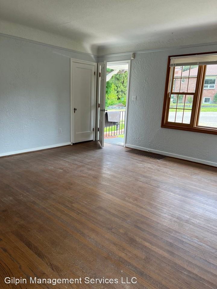 9727 8th Ave Ne - Photo 3 of 18