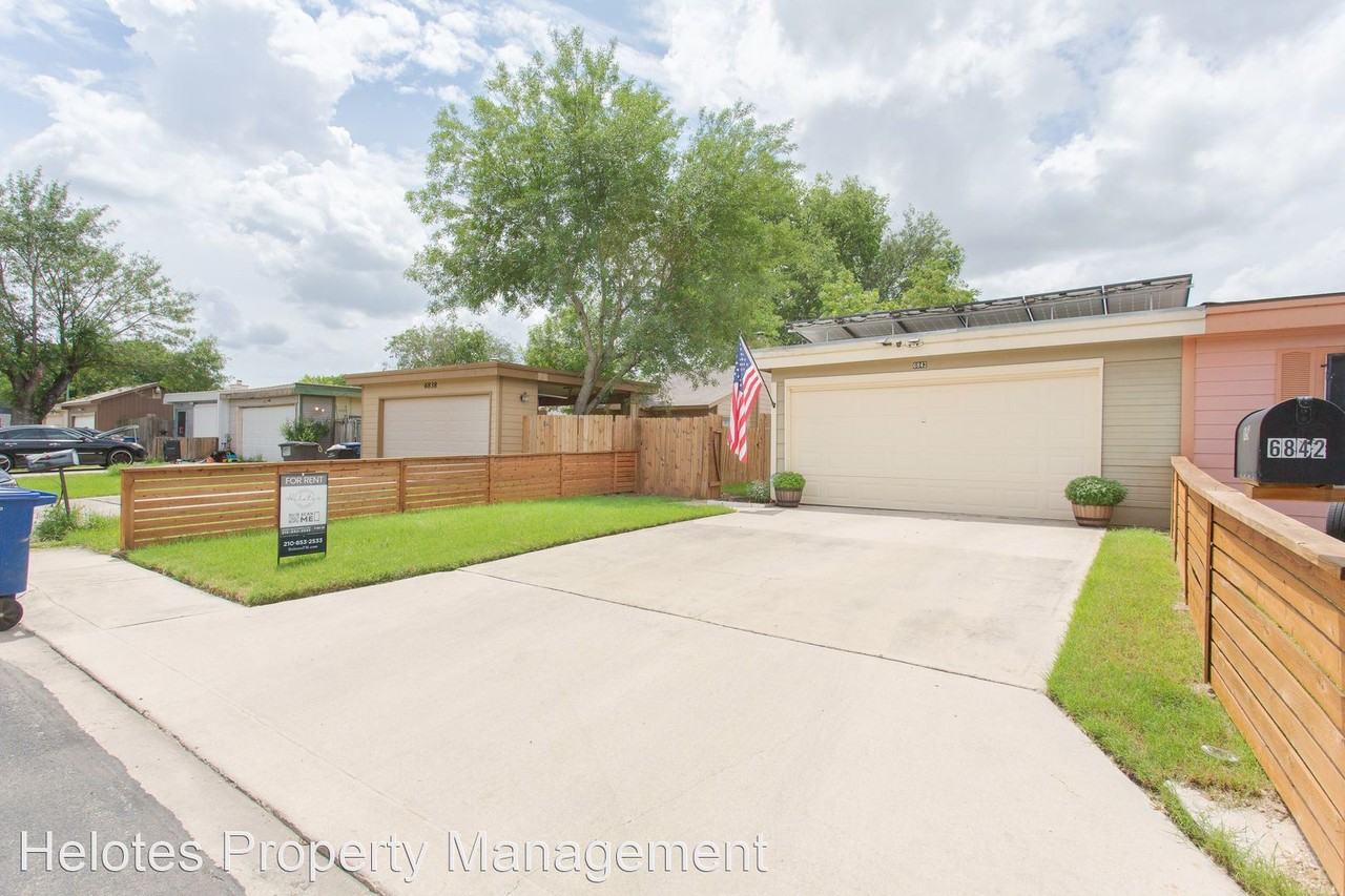 6842 Maple Springs St - Photo 2 of 30