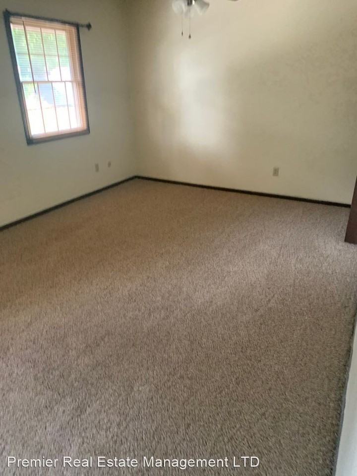 6028 Applecrest Ct - Photo 3 of 7