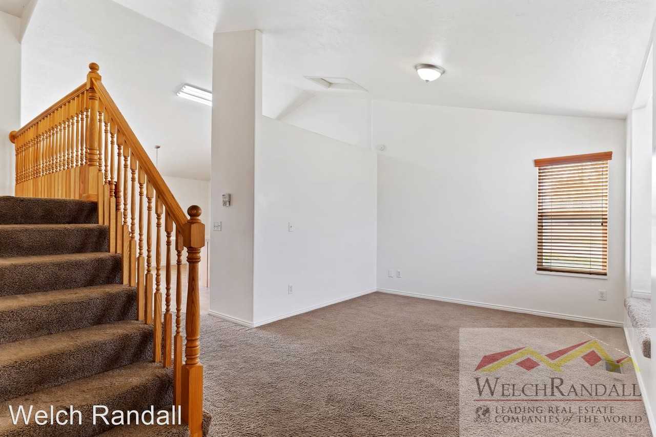 2126 Pebblebrook Rd - Photo 2 of 21