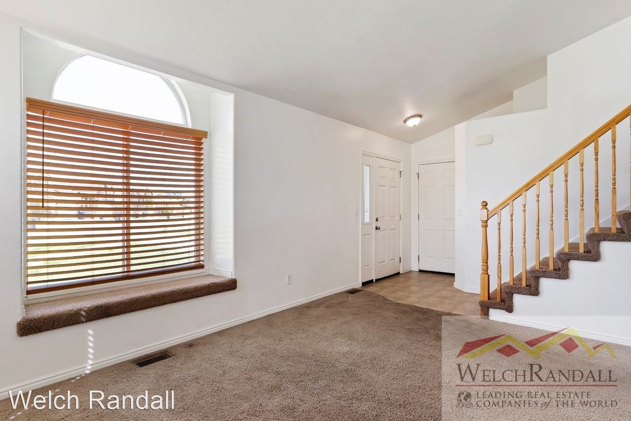 2126 Pebblebrook Rd - Photo 3 of 21