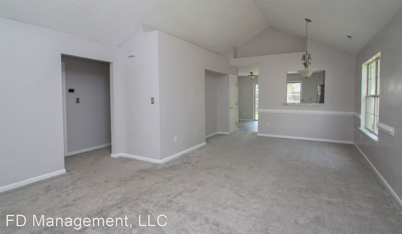 264 Town Pointe Way - Photo 2 of 10