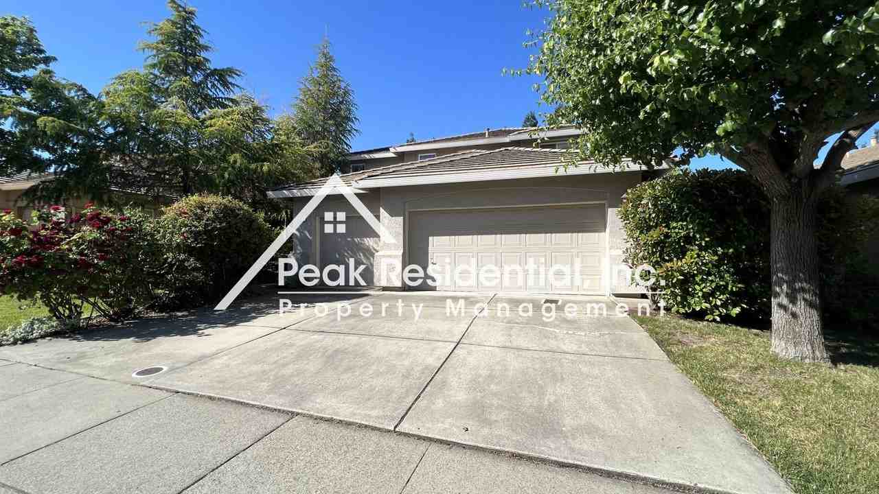 981 Cameron Dr - Photo 3 of 39