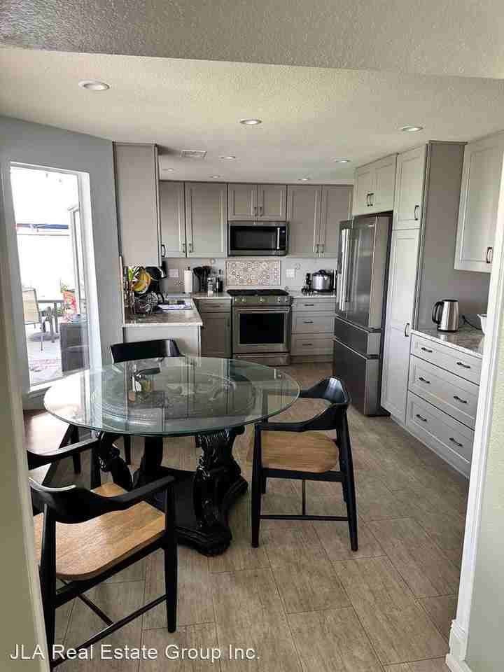 28671 Lemon St - Photo 2 of 18