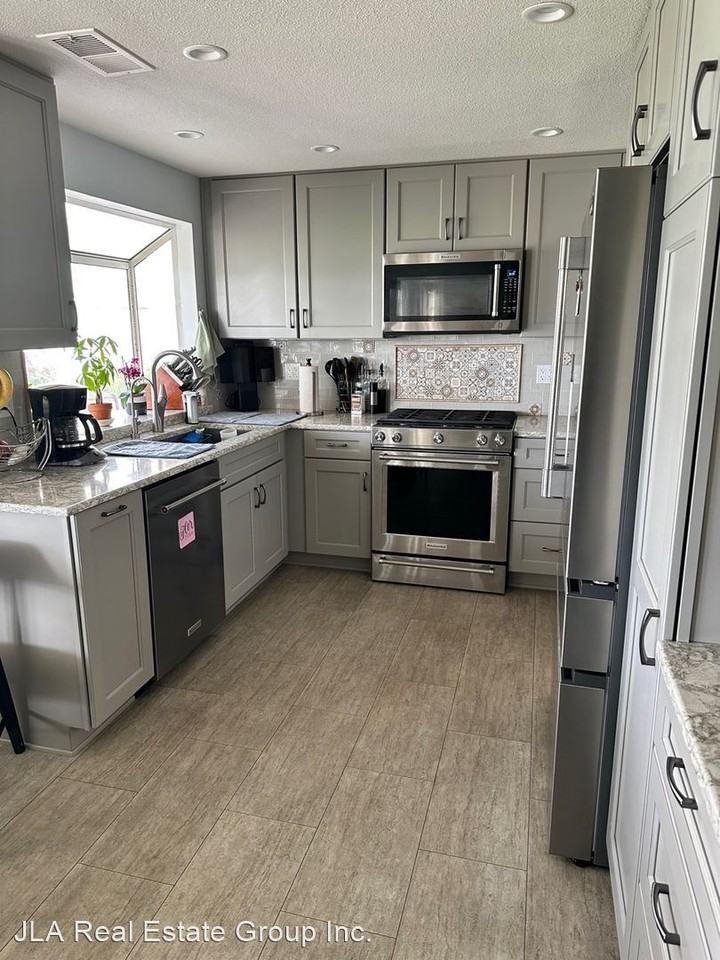 28671 Lemon St - Photo 3 of 18