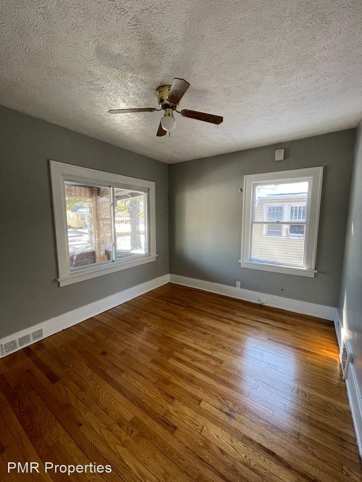 2556 Crown Point Ave - Photo 3 of 7
