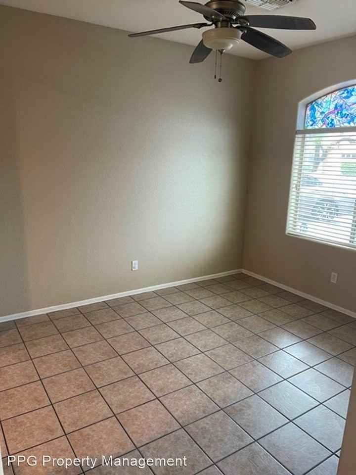 910 S 115th Dr - Photo 2 of 11