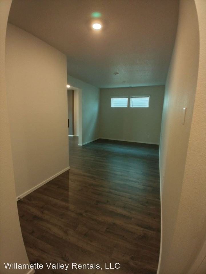 317 Himalaya St Ne - Photo 3 of 23