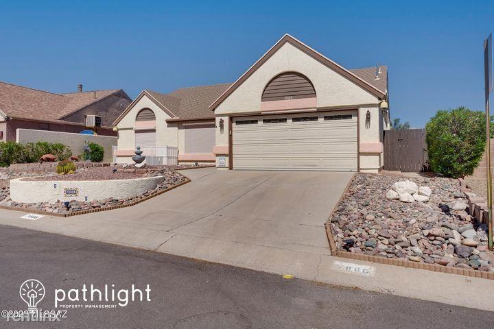 7886 N Roundstone Dr - Photo 2 of 19