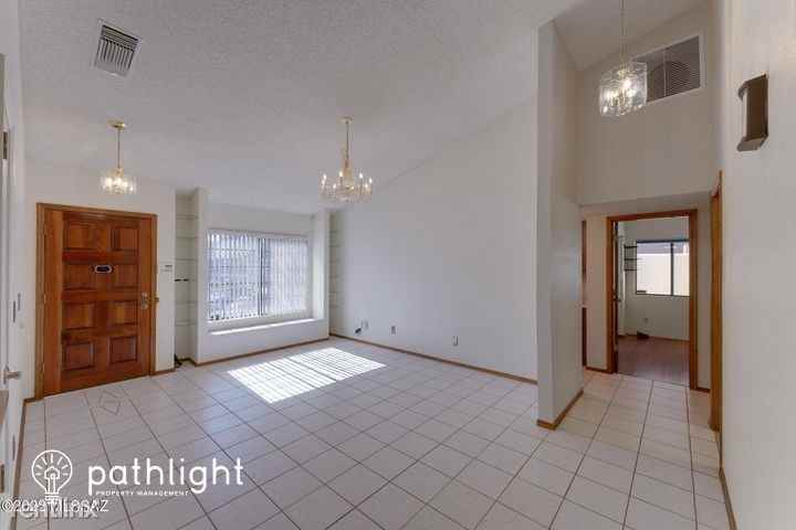 7886 N Roundstone Dr - Photo 3 of 19