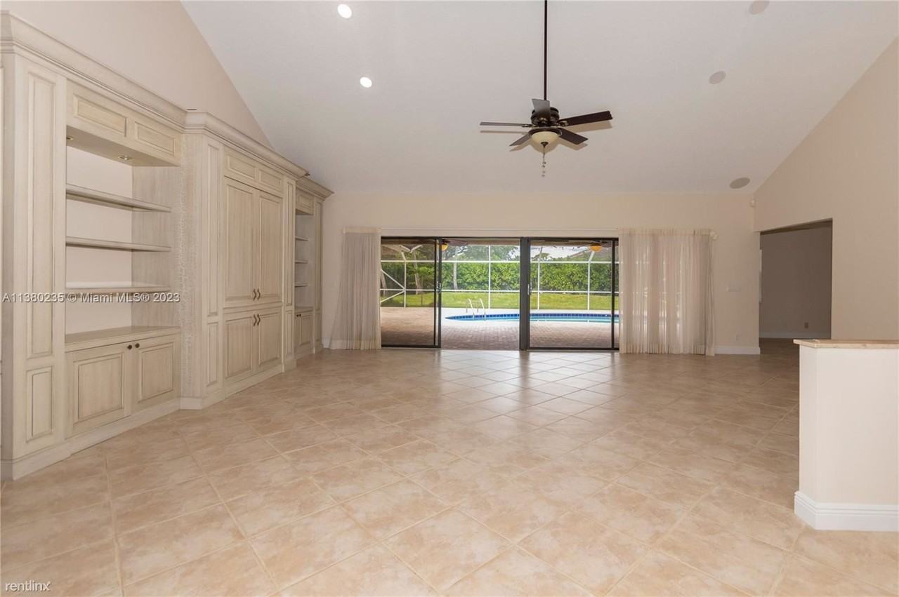 2863 Banyan Boulevard Cir Nw - Photo 2 of 18