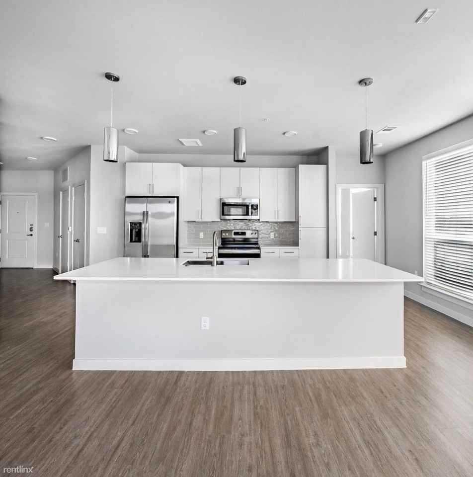 701 Industry Way - Photo 2 of 6