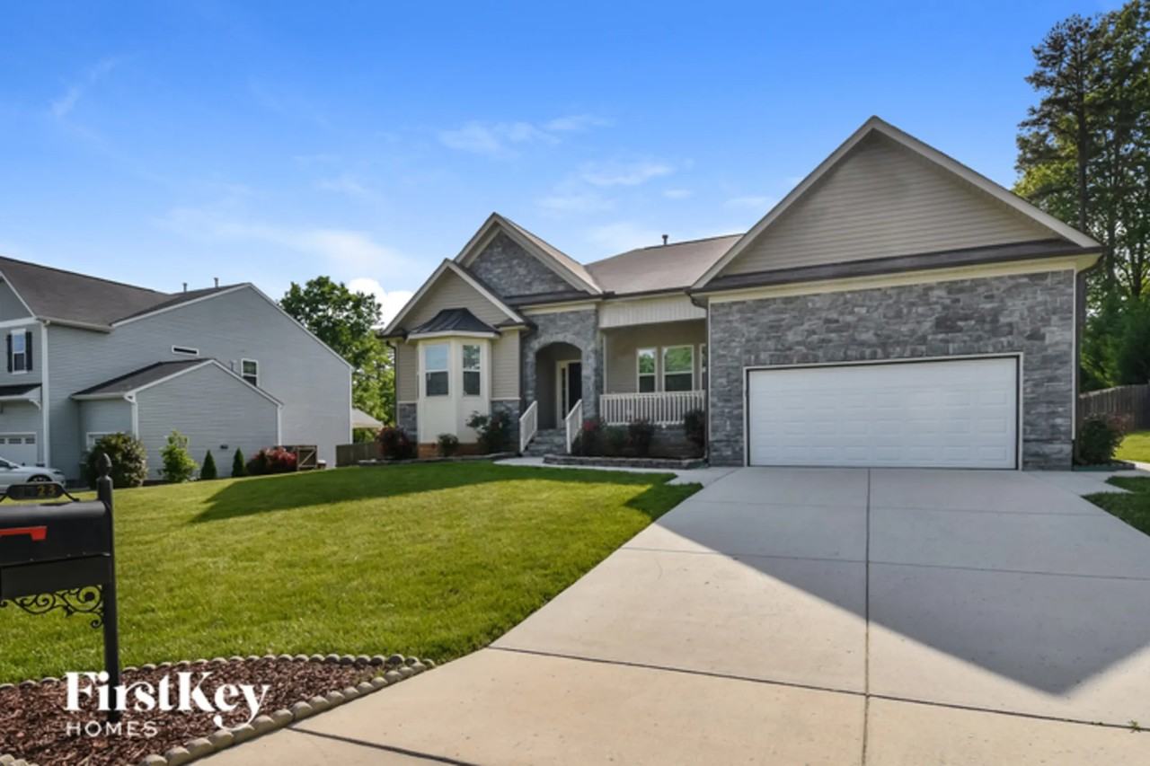 2723 Edenridge Dr - Photo 2 of 15