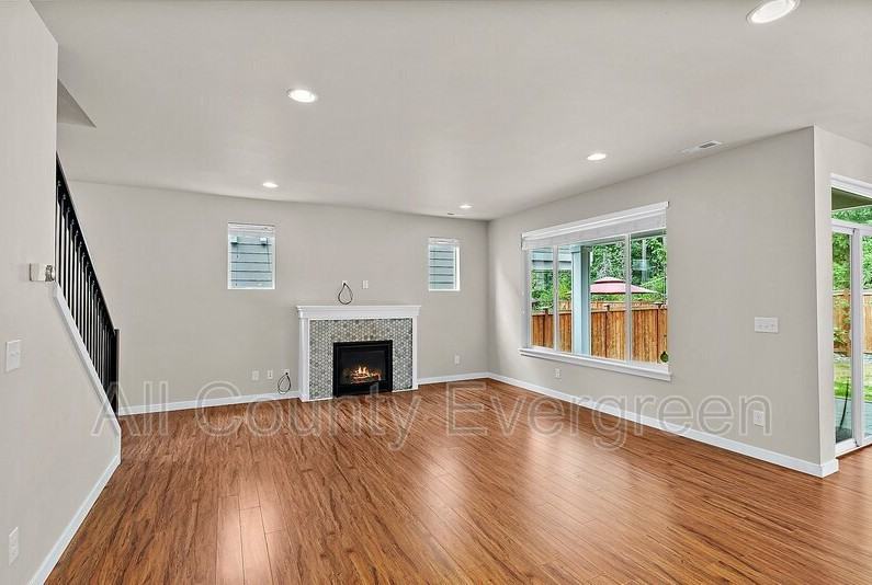 11913 173rd St E - Photo 6 of 45