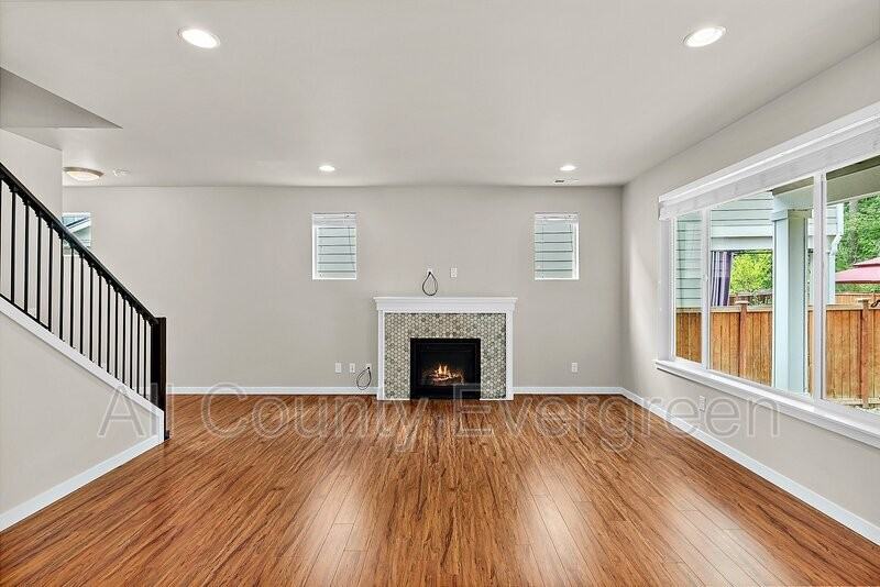 11913 173rd St E - Photo 7 of 45