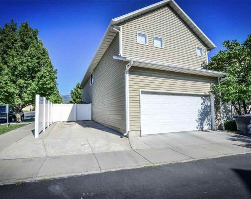 887 Ws - Photo 2 of 2