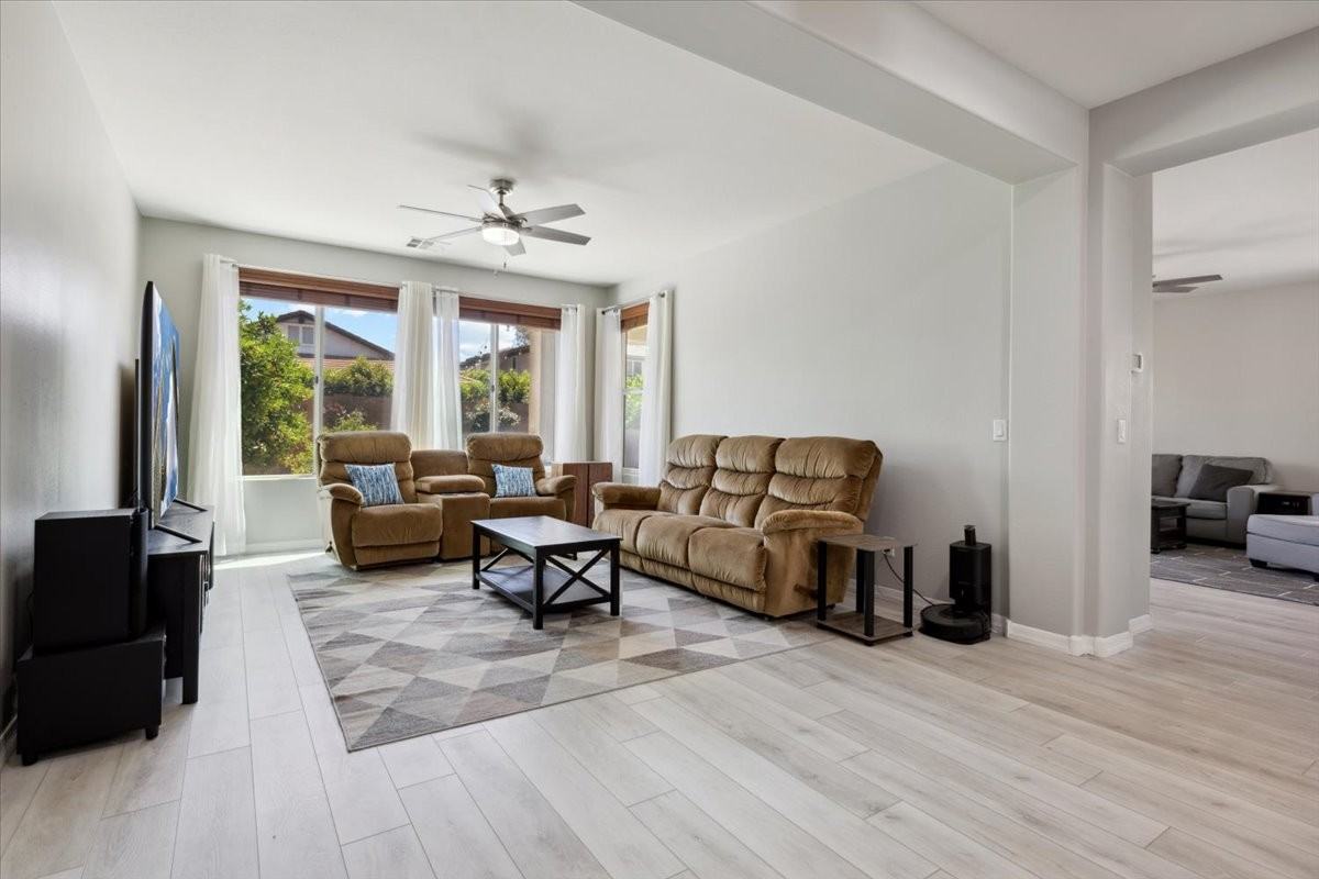 3509 E Marlene Dr - Photo 2 of 31