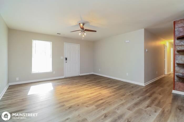 207 E Wade St - Photo 3 of 16