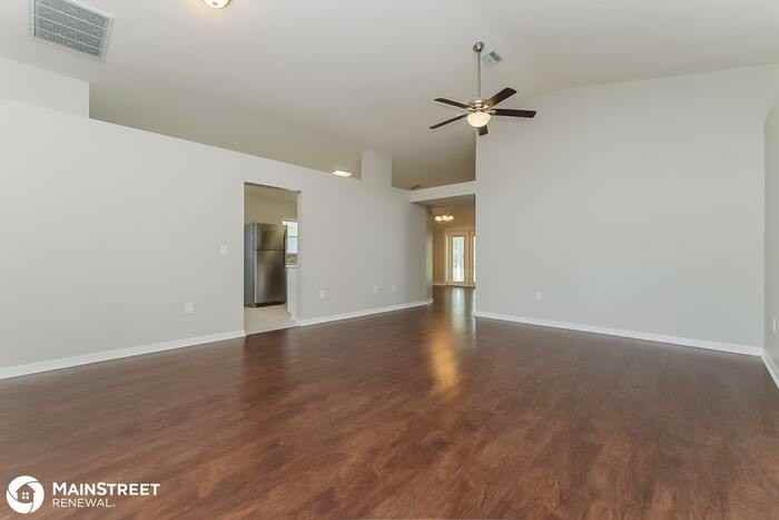 7841 Fashion Loop - Photo 3 of 16