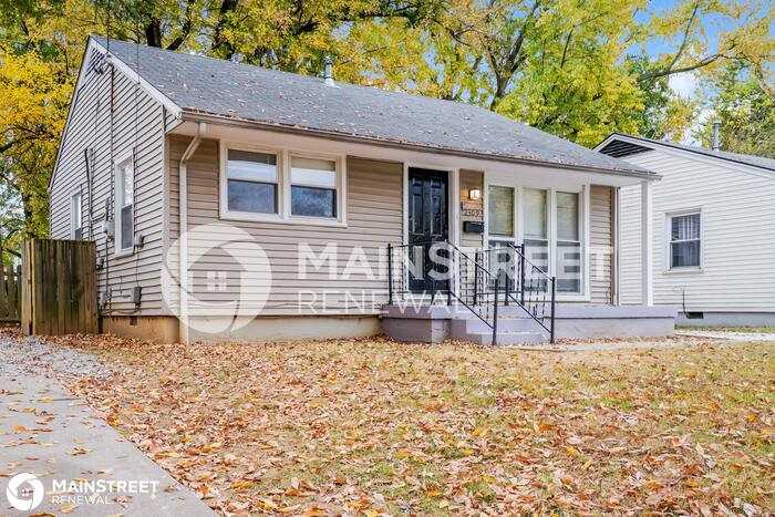 2309 S 37th St - Photo 3 of 16